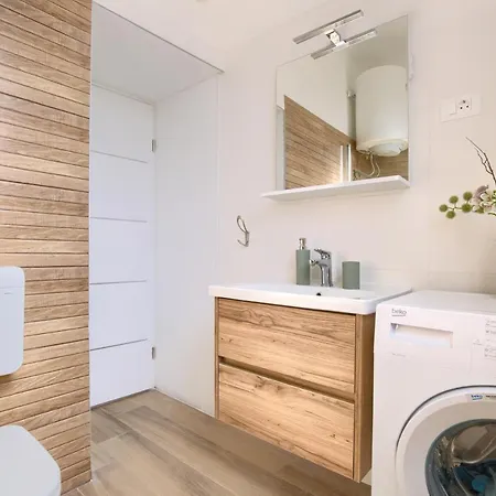 아파트 Amphitheater 3+2 Modern With Terrace, Wifi, Netflix 풀라