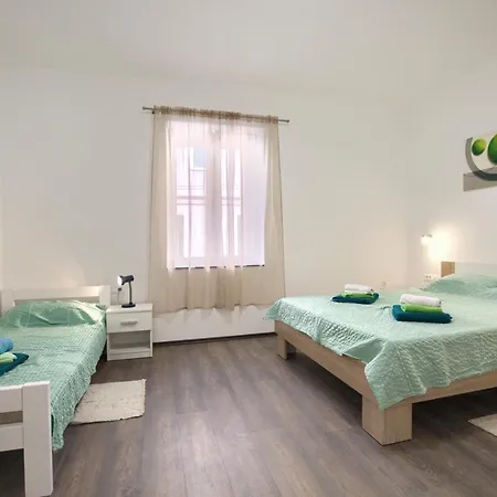 Amphitheater 3+2 Modern With Terrace, Wifi, Netflix *