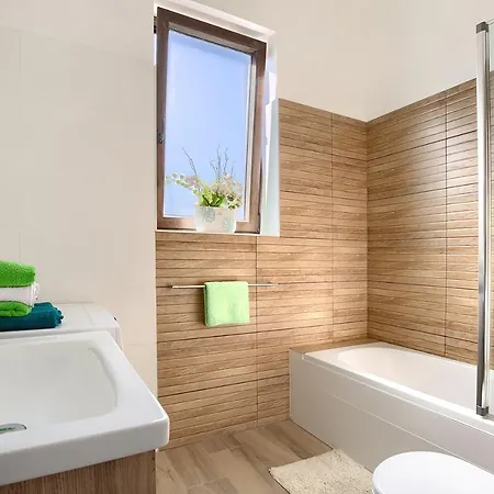 Amphitheater 3+2 Modern With Terrace, Wifi, Netflix Apartman *