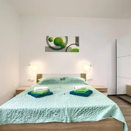 Amphitheater 3+2 Modern With Terrace, Wifi, Netflix Apartment *